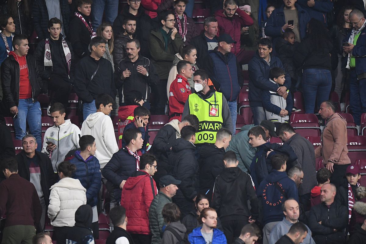 CFR Cluj - Slavia Praga, întrerupt după ce unui fan i s-a făcut rău