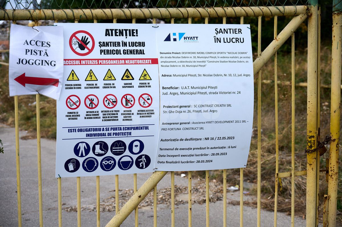 Vizită pe șantierul viitoarei arene de 100 de milioane de euro de la Pitești » Tribunele au fost demolate, urmează să fie pusă la pământ „oficiala”