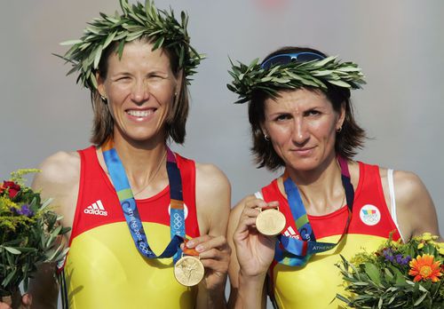 Constanța Burcică și Angela Alupei cu medaliile olimpice de aur la JO 2024 FOTO Guliver/GettyImages