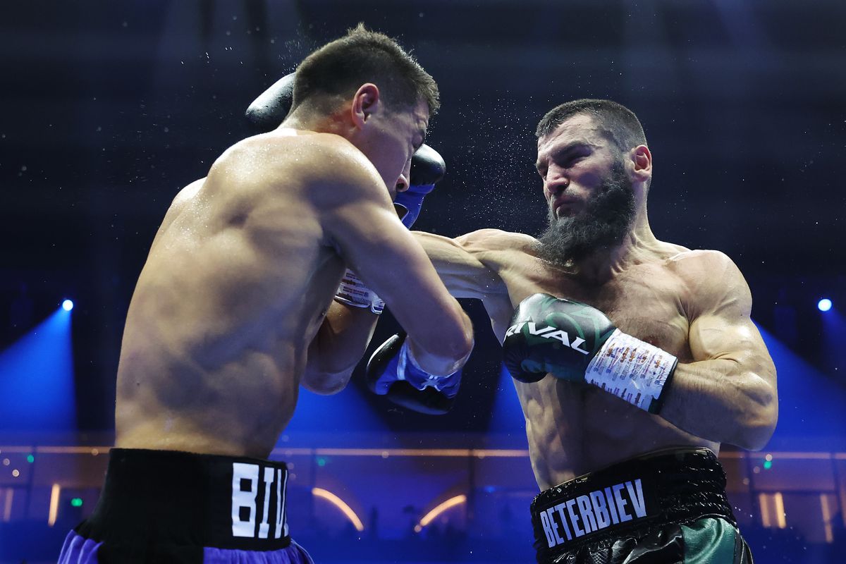 BESTIE! Artur Beterbiev l-a doborât pe Dmitry Bivol și a devenit primul campion absolut la semigrea, în 25 de ani! Controversă la final în meciul anului: „E dezgustător ce ați făcut!”