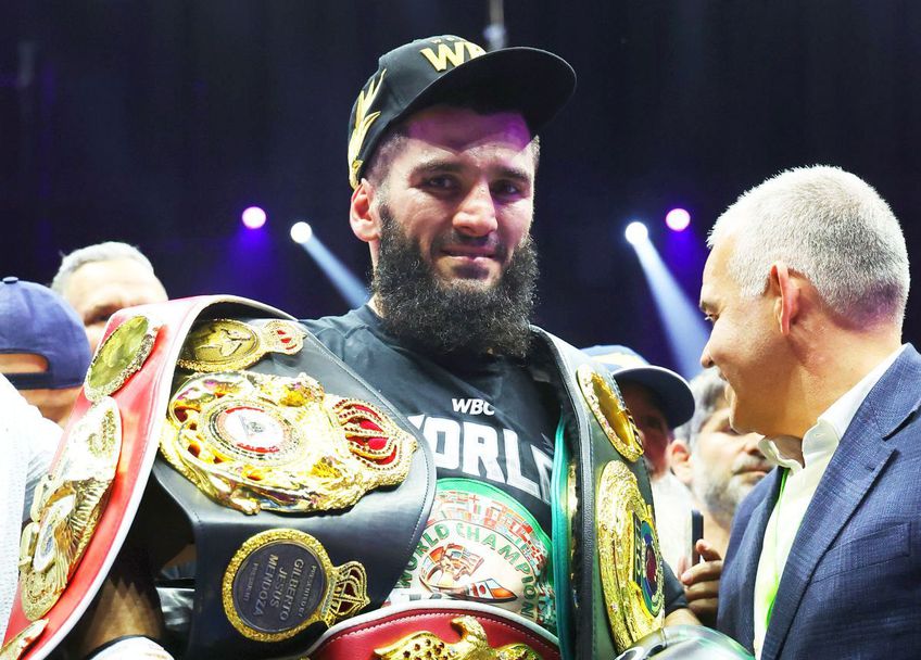 Artur Beterbiev (39 de ani) a devenit campionul absolut la box, categorie semigrea, foto: Guliver/gettyimages