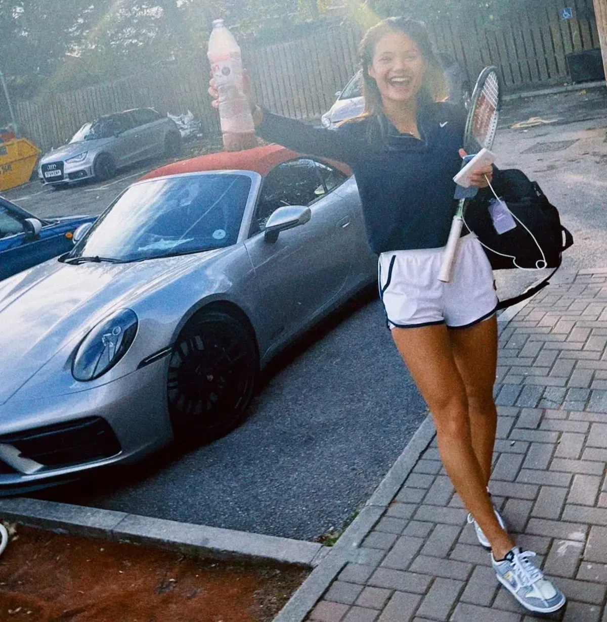 Porsche i-a luat mașina! Emma Răducanu are o avere de 12 milioane de euro, dar conduce o Dacia second-hand!