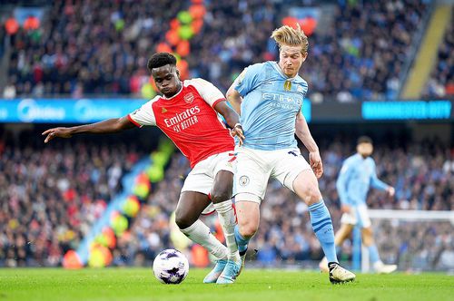 Bukayo Saka, în stânga // foto: Guliver/gettyimages