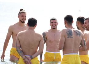 Imagini tari cu fotbaliștii naționalei în Marea Mediterană! Distracție cu Drăgușin, Man, Mihăilă și Niță: așa nu au mai fost văzuți până acum