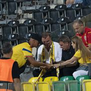 Gheorghe Hagi a stat în tribuna din faţa lojei în care se aflau oficialii FRF FOTO: Ionuţ Iordache (GSP)