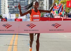 A SPULBERAT recordul mondial feminin la maraton!