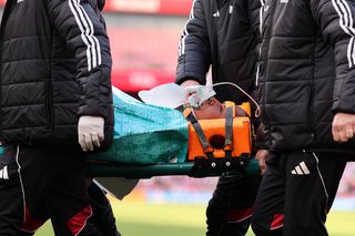 Meci suspendat 10 minute! Imagini dramatice pe gazon: a avut nevoie de mască de oxigen