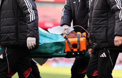 Meci suspendat 10 minute! Imagini dramatice pe gazon: a avut nevoie de mască de oxigen