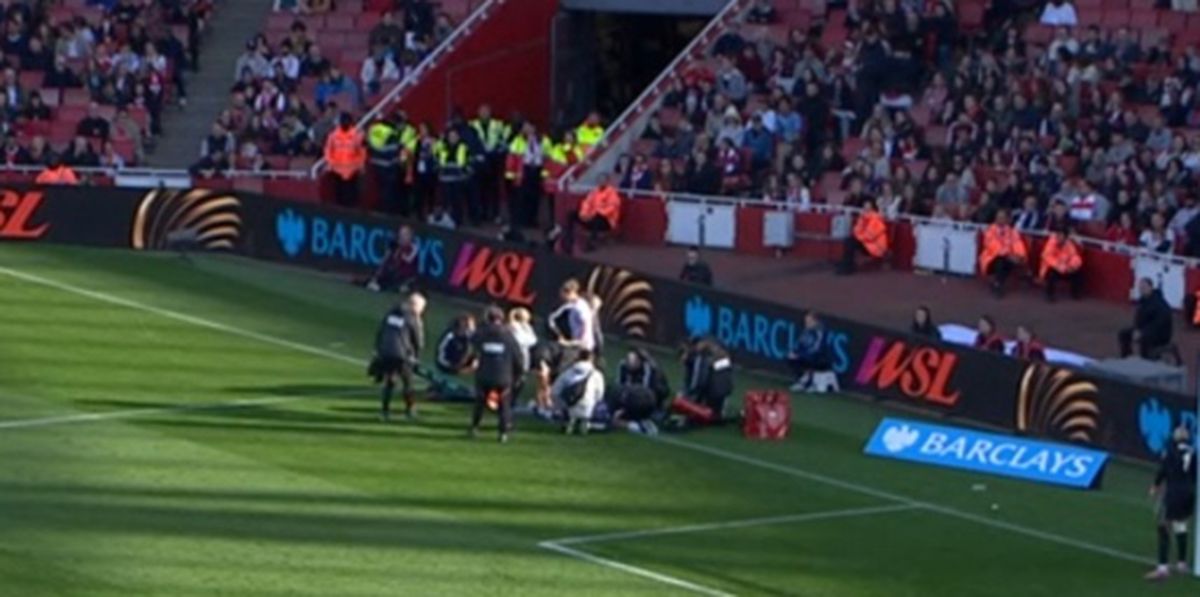 Meci suspendat 10 minute! Imagini dramatice pe gazon: a avut nevoie de mască de oxigen