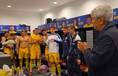 Imagini tari din vestiarul tricolorilor cu discursul lui Mircea Lucescu după victoria cu Austria: „Băi, băieți, sunteți inteligenți!”