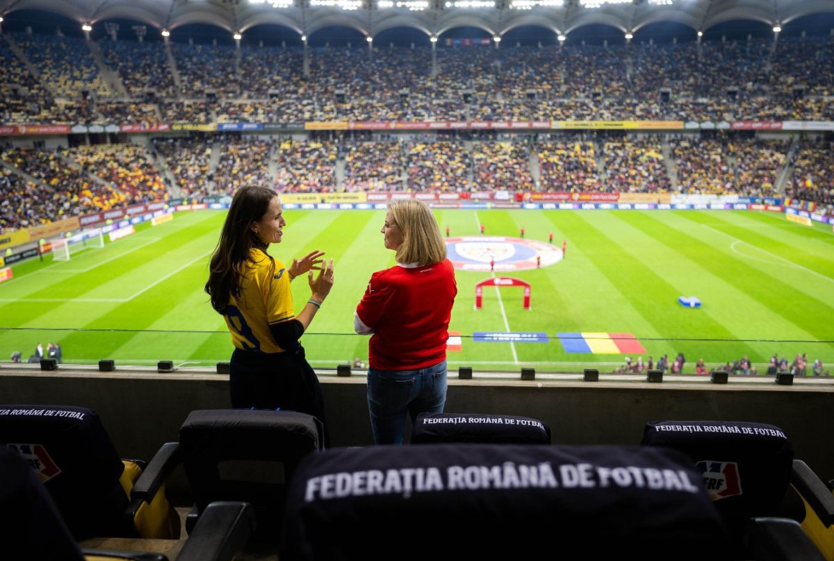 Bilaterală la oficială » Iată cine au fost politicienii surprinși în tribune la România - Austria