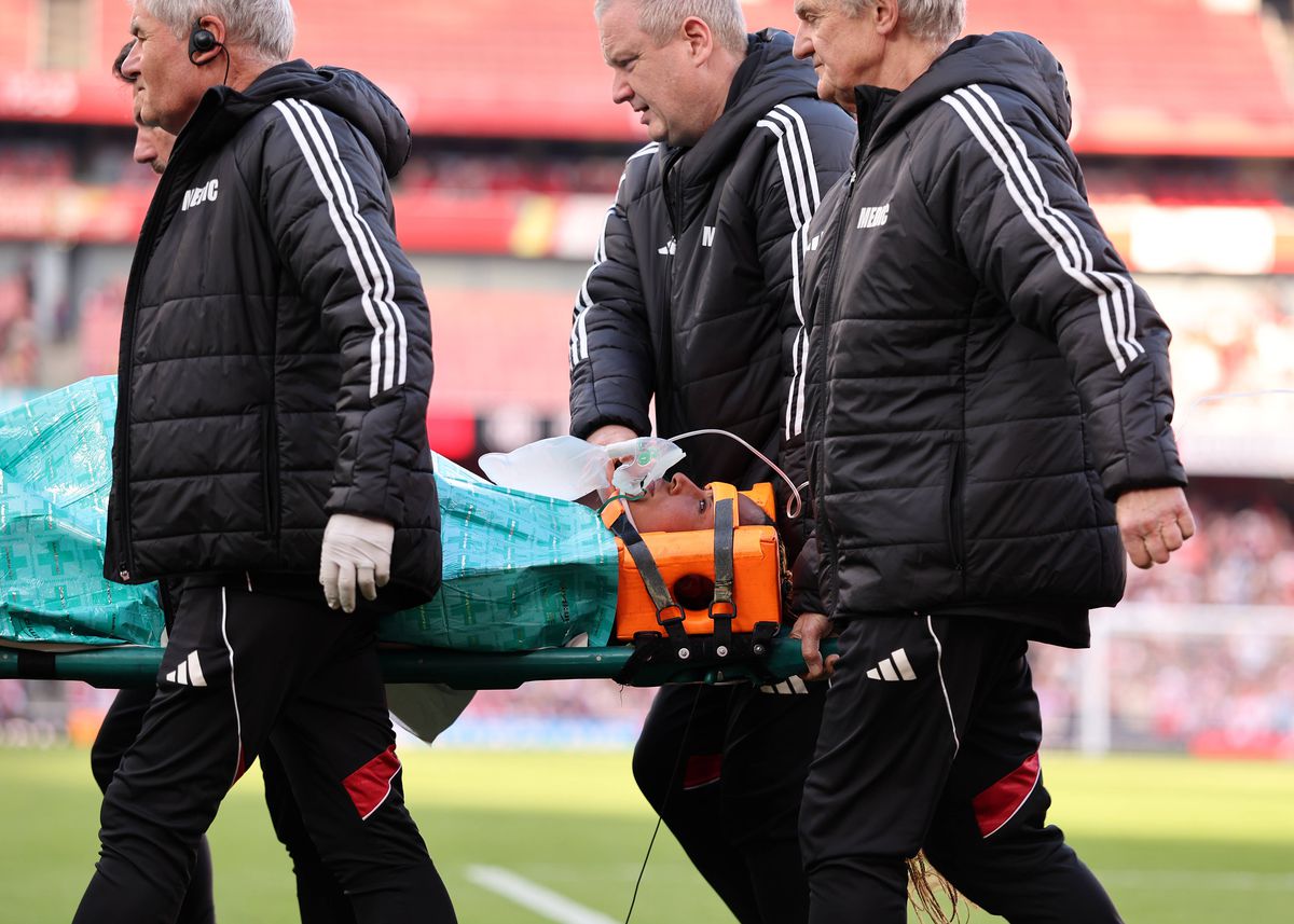 Meci suspendat 10 minute! Imagini dramatice pe gazon: a avut nevoie de mască de oxigen