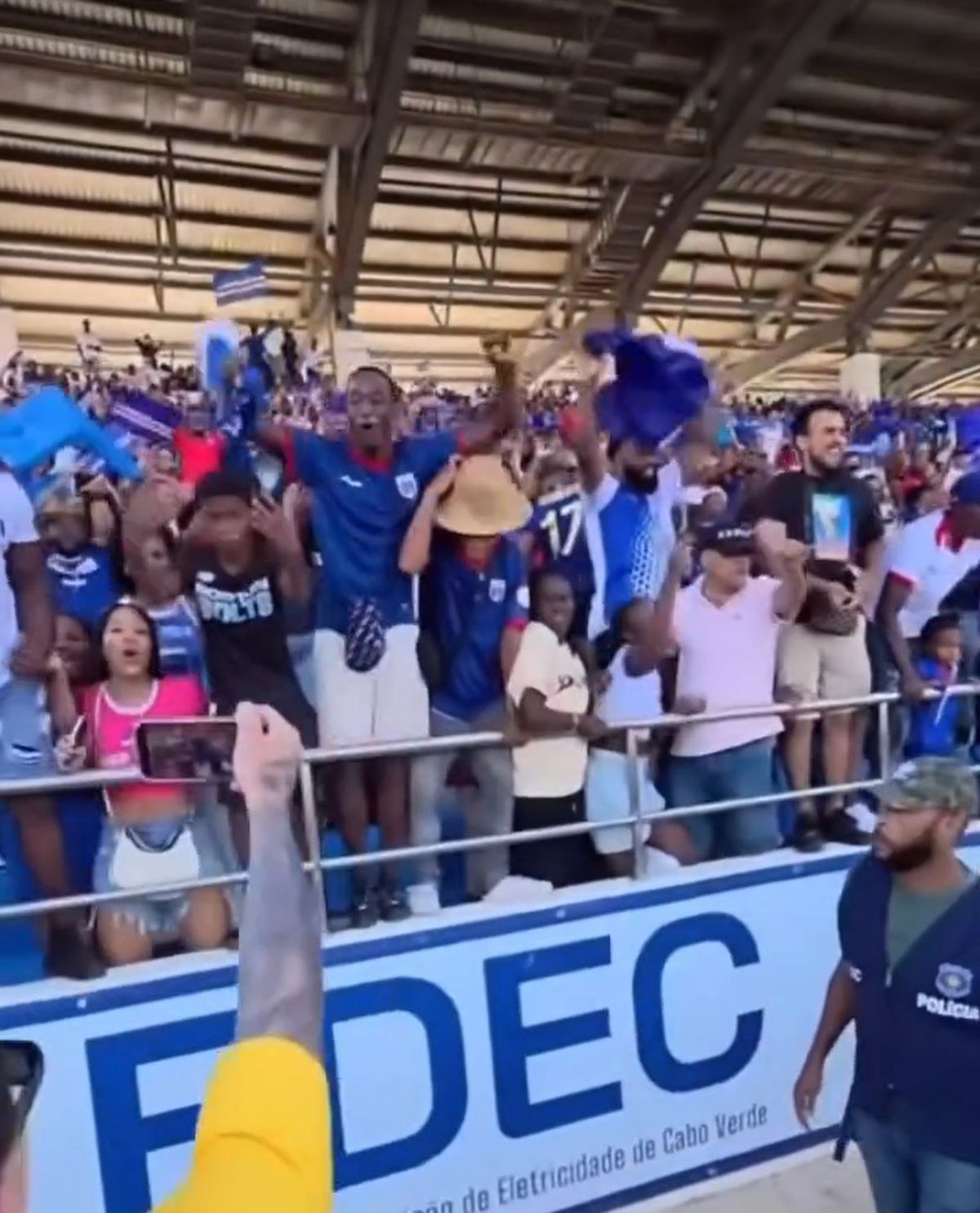 FABULOS! Țara cât două sectoare din București s-a calificat în premieră la Mondial » Jucătorul din Superliga a fost titular