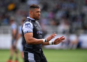 Luther Burrell: „Rasismul colegilor m-a obligat să mă retrag din sport”