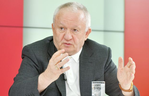 Porumboiu intervine în disputa Rădoi - Baiaram: „Lipsă de inteligență! Dictator, în Emirate se făceau plecăciuni”