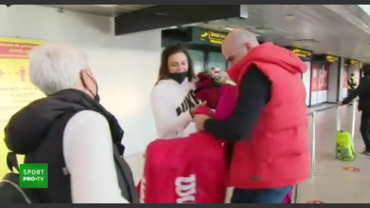 FOTO Jaqueline Cristian, așteptată de iubit la revenirea în România 13.11.2021