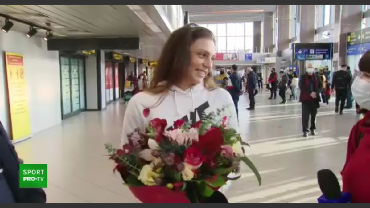 FOTO Jaqueline Cristian, așteptată de iubit la revenirea în România 13.11.2021