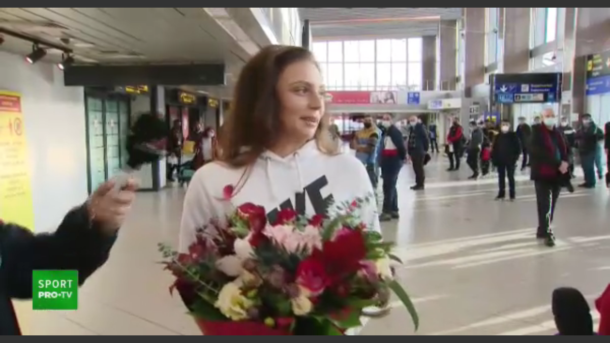 FOTO Jaqueline Cristian, așteptată de iubit la revenirea în România 13.11.2021