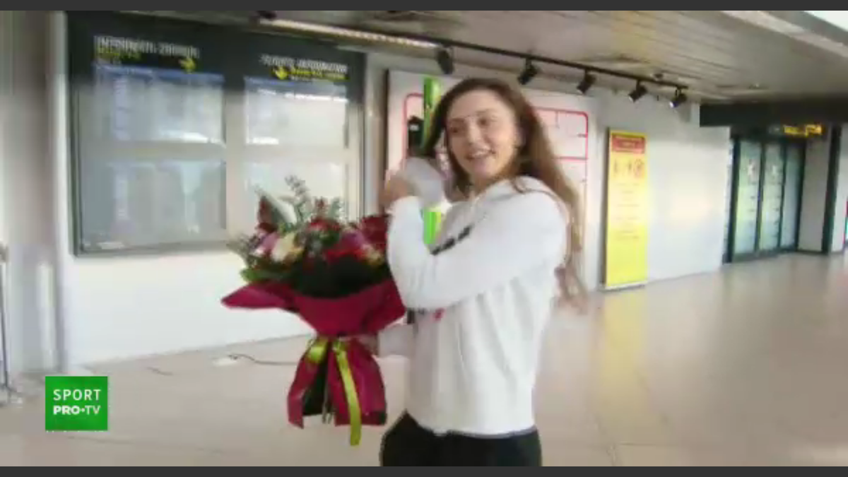 FOTO Jaqueline Cristian, așteptată de iubit la revenirea în România 13.11.2021