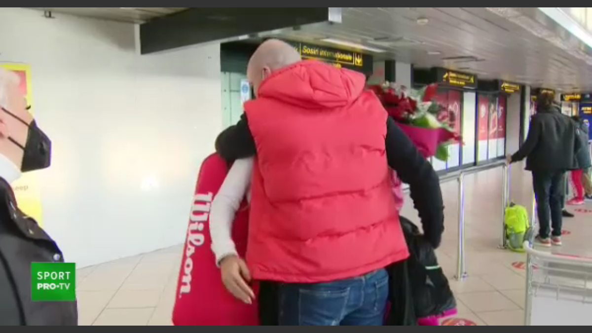 FOTO Jaqueline Cristian, așteptată de iubit la revenirea în România 13.11.2021