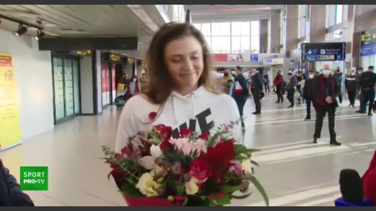 FOTO Jaqueline Cristian, așteptată de iubit la revenirea în România 13.11.2021