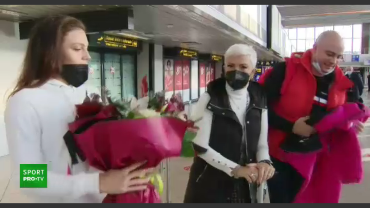 FOTO Jaqueline Cristian, așteptată de iubit la revenirea în România 13.11.2021