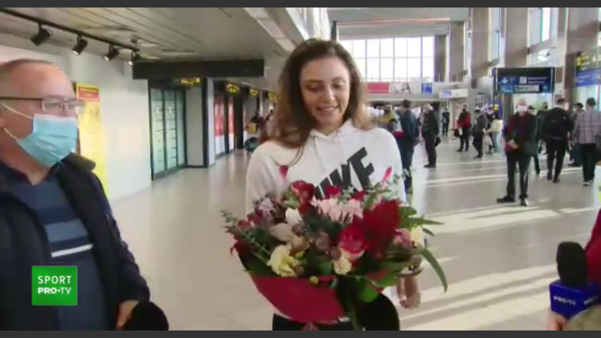 FOTO Jaqueline Cristian, așteptată de iubit la revenirea în România 13.11.2021