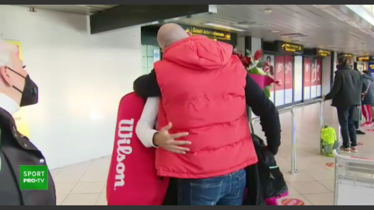 FOTO Jaqueline Cristian, așteptată de iubit la revenirea în România 13.11.2021