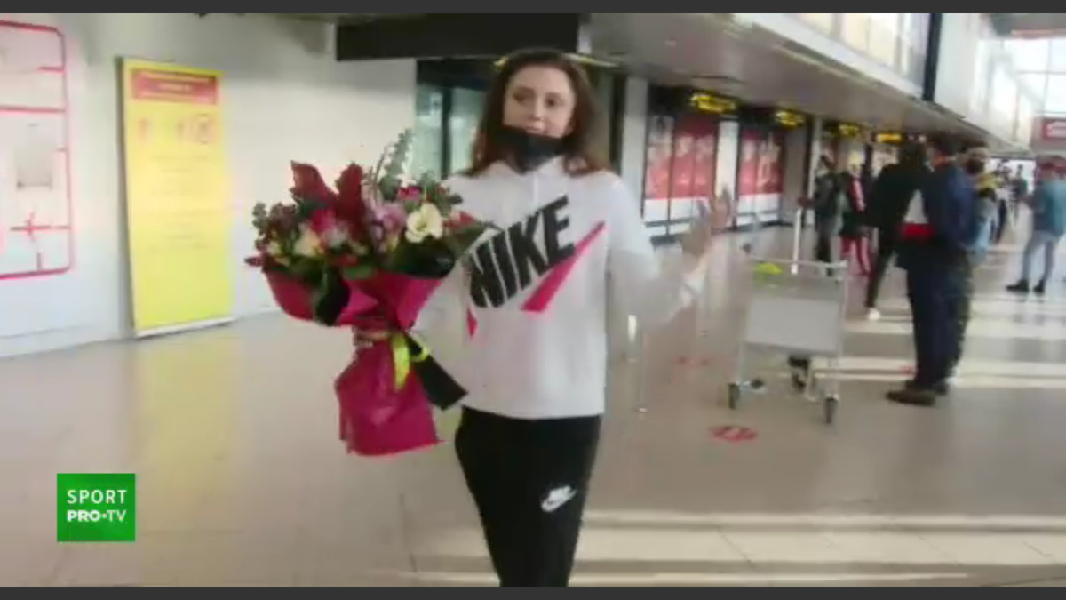 FOTO Jaqueline Cristian, așteptată de iubit la revenirea în România 13.11.2021