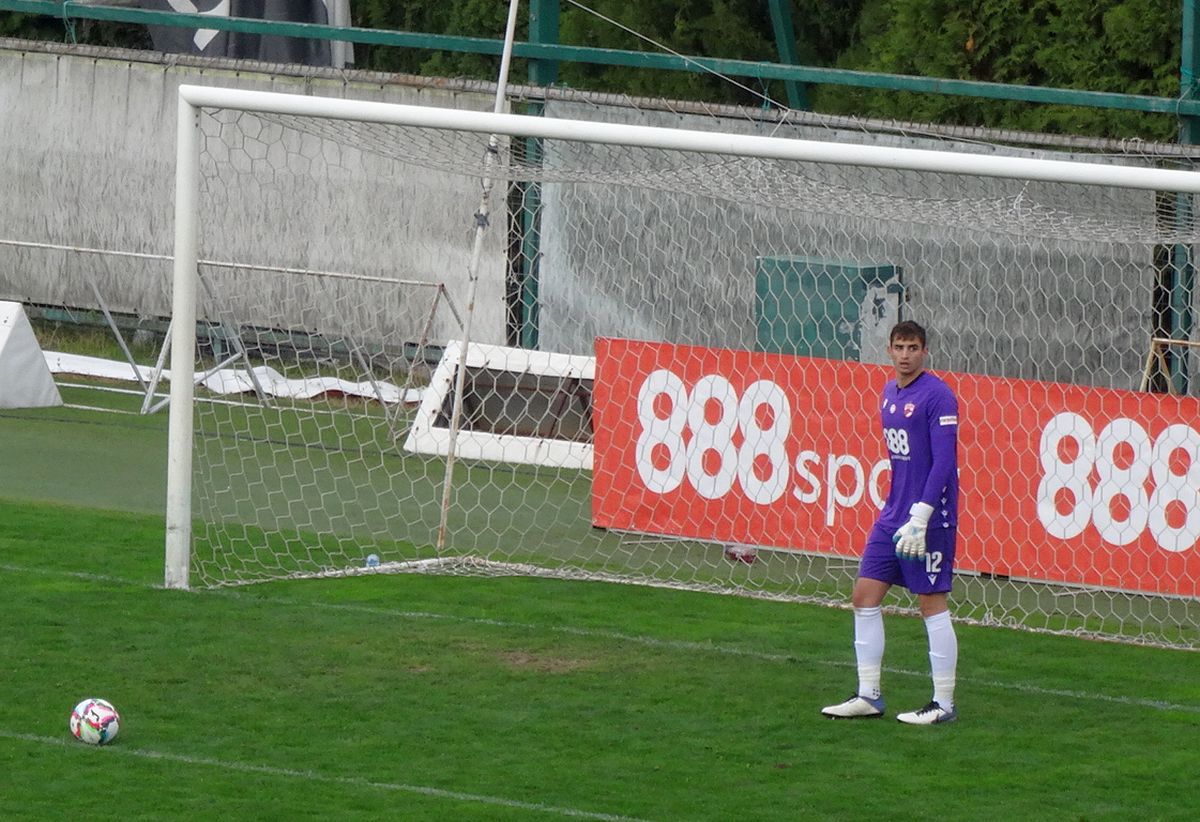 6 detalii de la Dinamo - Dumbrăvița: s-a schimbat playlistul din vestiar, rezervele au făcut hora bucuriei + ce le-au cerut fanii jucătorilor la final