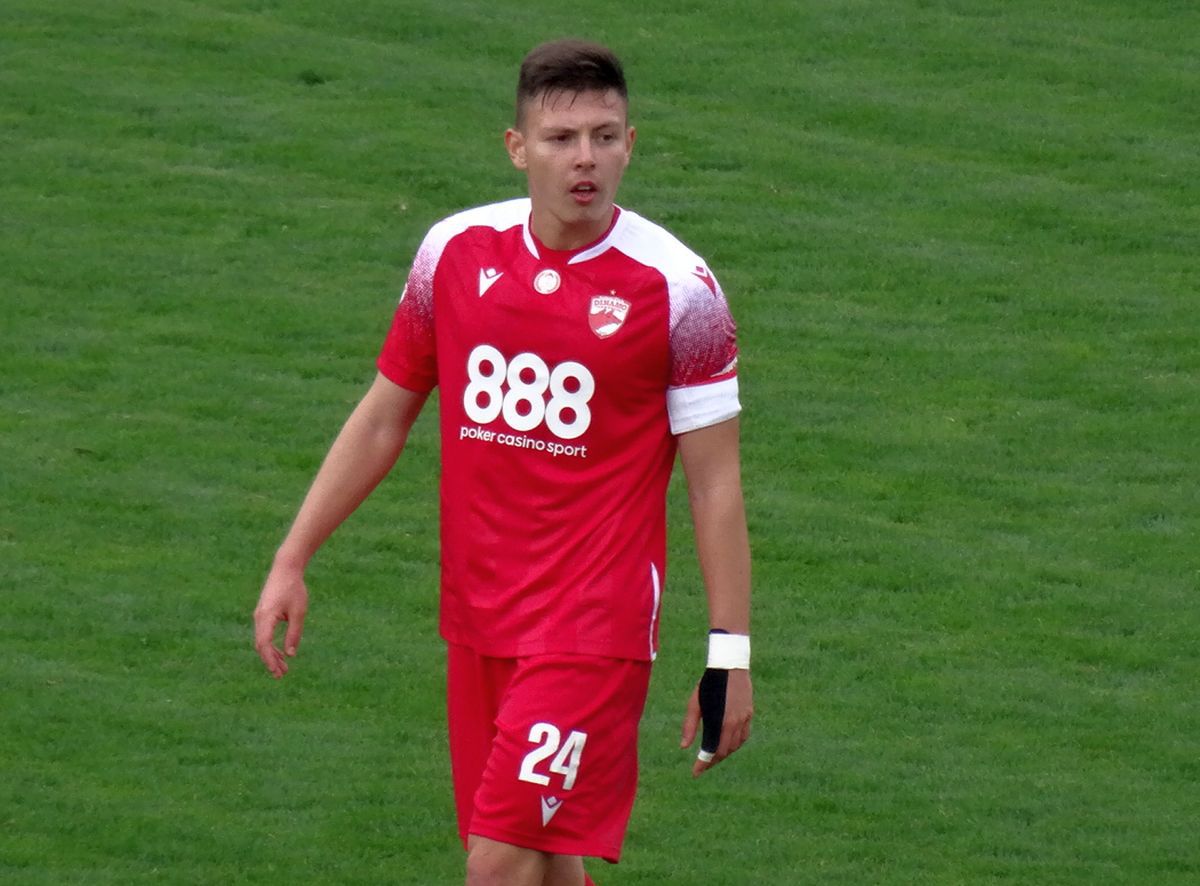 6 detalii de la Dinamo - Dumbrăvița: s-a schimbat playlistul din vestiar, rezervele au făcut hora bucuriei + ce le-au cerut fanii jucătorilor la final