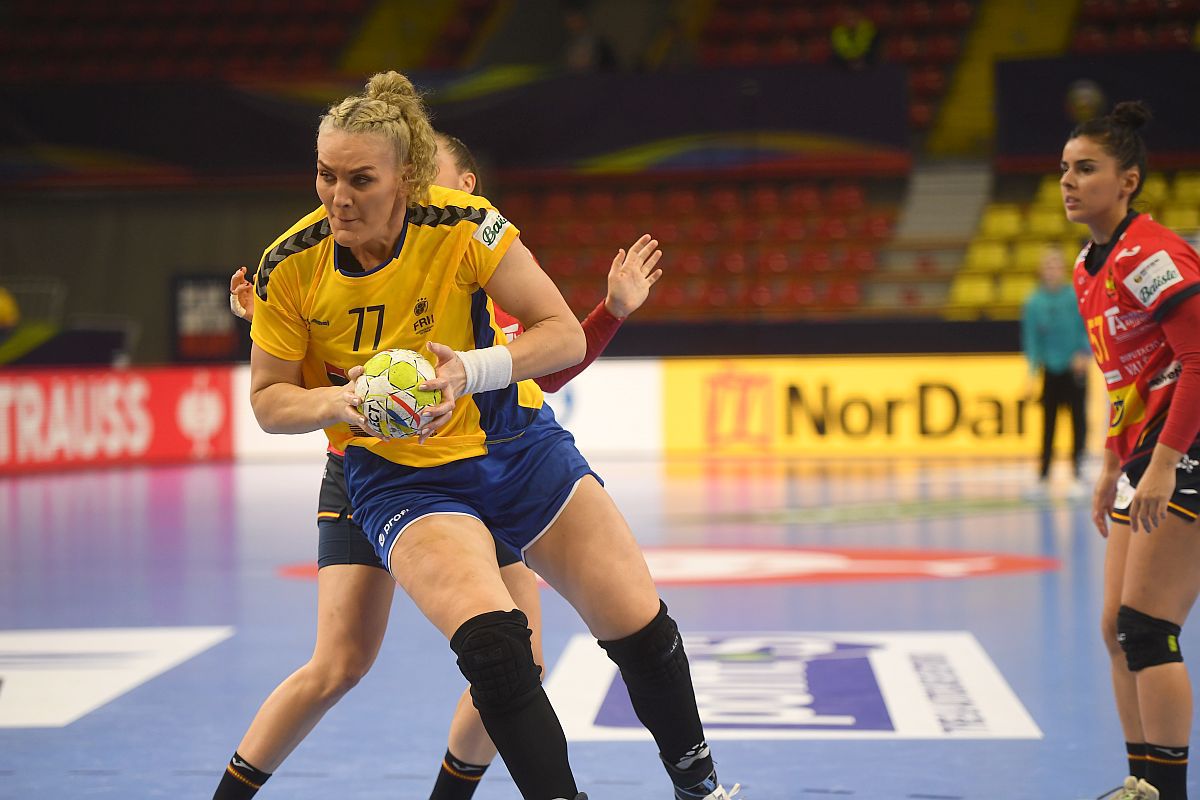 Probleme pentru naționala României: „Crina Pintea a fost foarte răcită, Lorena Ostase are fisură la deget”