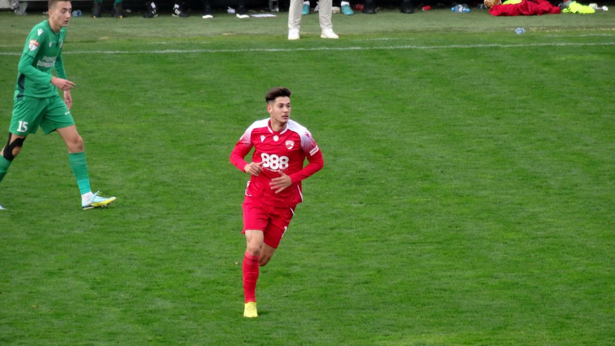 6 detalii de la Dinamo - Dumbrăvița: s-a schimbat playlistul din vestiar, rezervele au făcut hora bucuriei + ce le-au cerut fanii jucătorilor la final