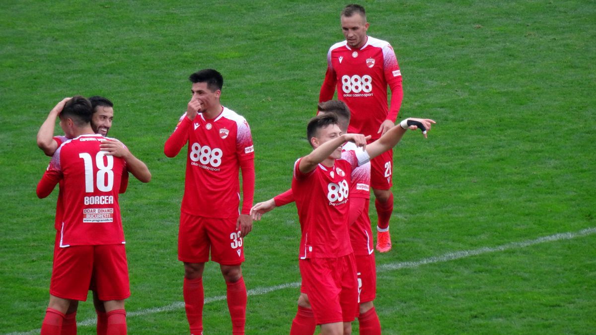 6 detalii de la Dinamo - Dumbrăvița: s-a schimbat playlistul din vestiar, rezervele au făcut hora bucuriei + ce le-au cerut fanii jucătorilor la final