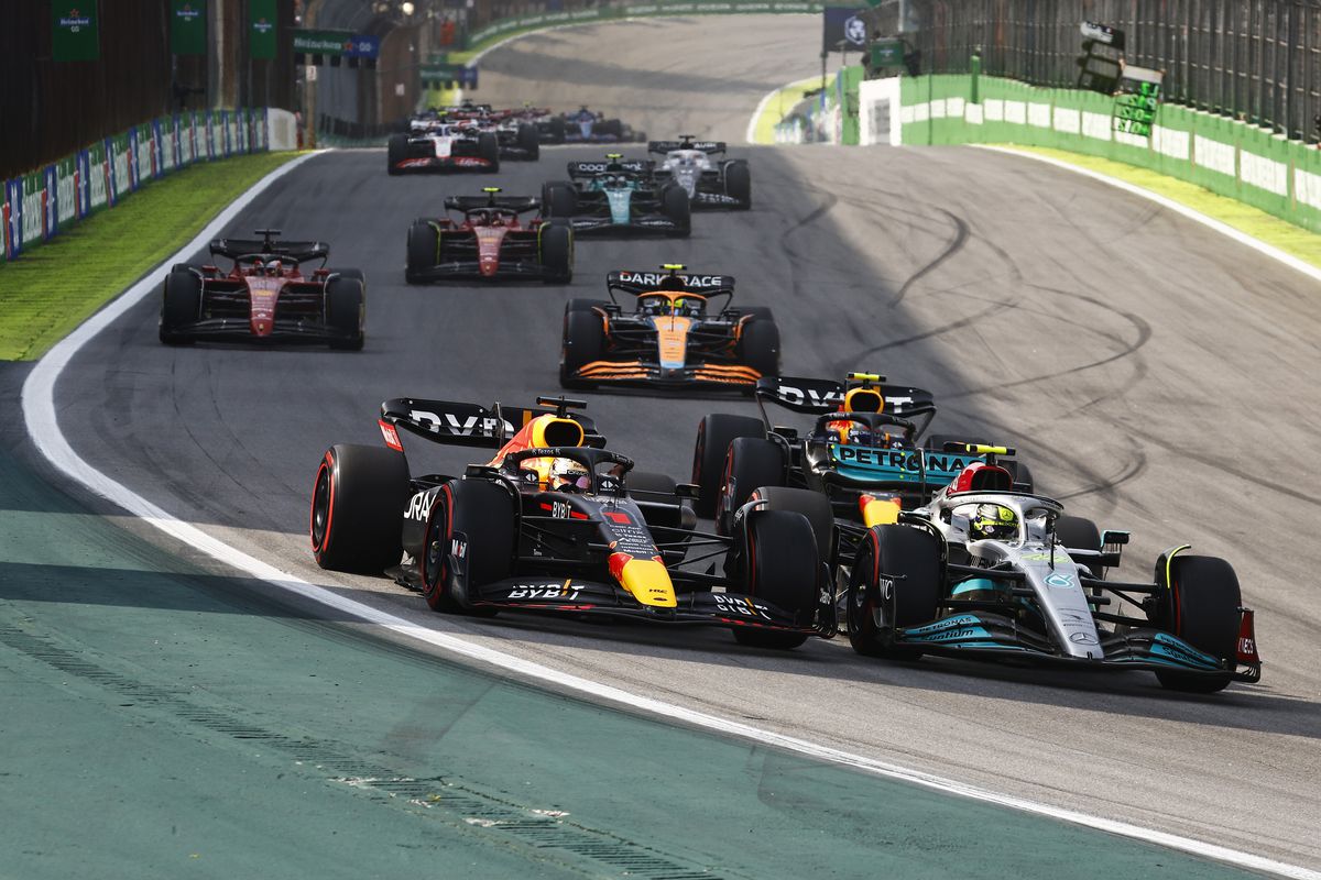 George Russell, victorie în premieră în Formula 1 » Dublă Mercedes în Marele Premiu al Braziliei + Verstappen doar pe 6. Cum arată clasamentele