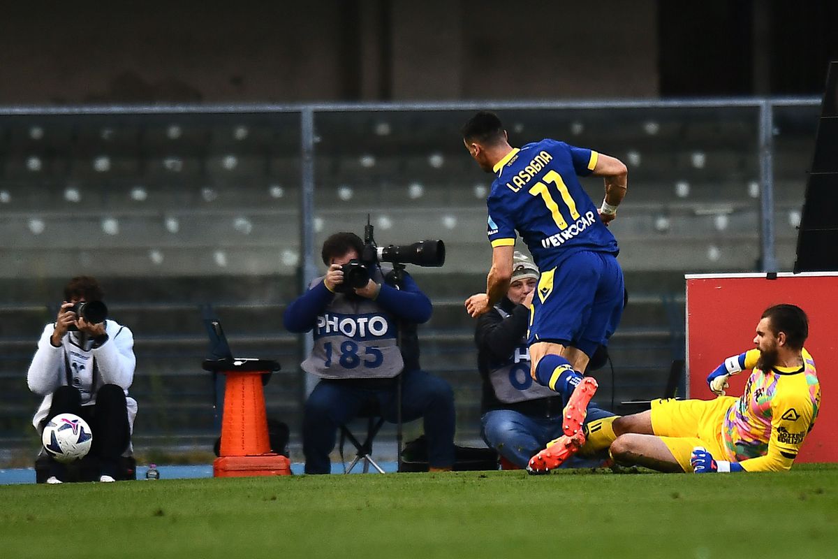 Un fotbalist din Serie A a suferit o accidentare horror și ratează Mondialul din Qatar: imagini dure