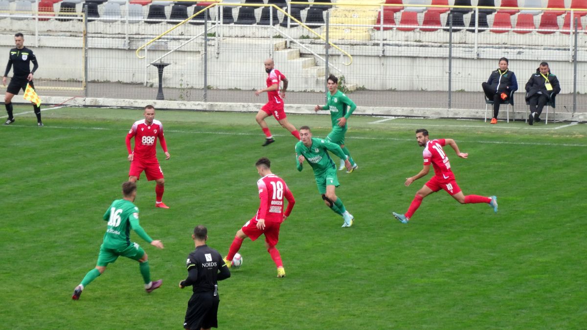 6 detalii de la Dinamo - Dumbrăvița: s-a schimbat playlistul din vestiar, rezervele au făcut hora bucuriei + ce le-au cerut fanii jucătorilor la final