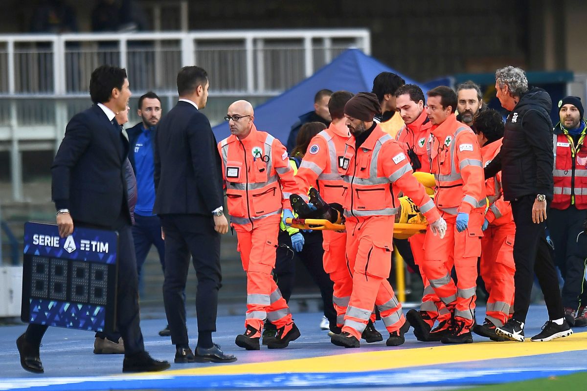 Un fotbalist din Serie A a suferit o accidentare horror și ratează Mondialul din Qatar: imagini dure