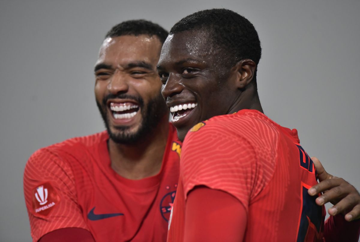 În control cu Pintilii » FCSB a limpezit rapid duelul cu echipa-comedie a lui Napoli și a urcat pe loc de play-off » Clasamentul ACUM