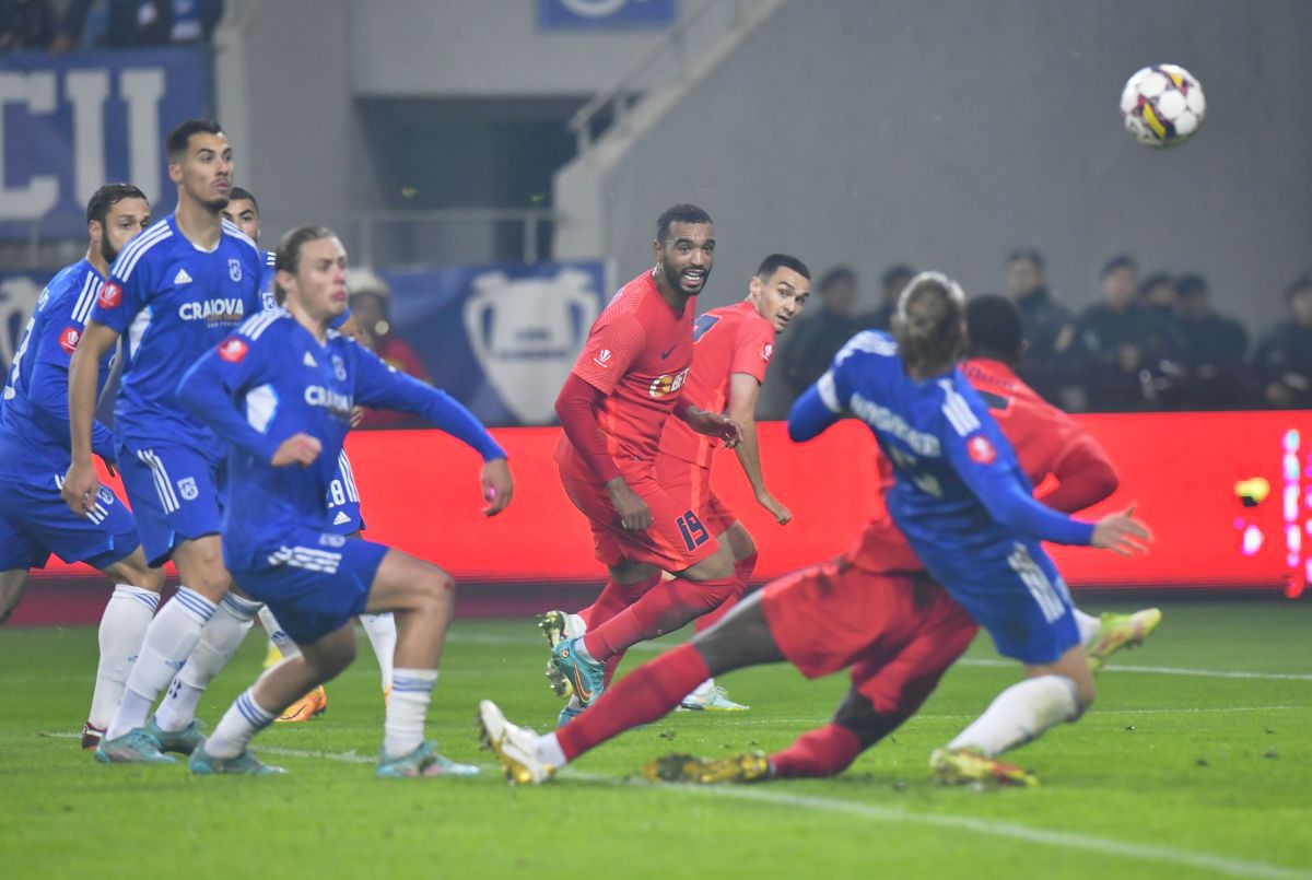 În control cu Pintilii » FCSB a limpezit rapid duelul cu echipa-comedie a lui Napoli și a urcat pe loc de play-off » Clasamentul ACUM