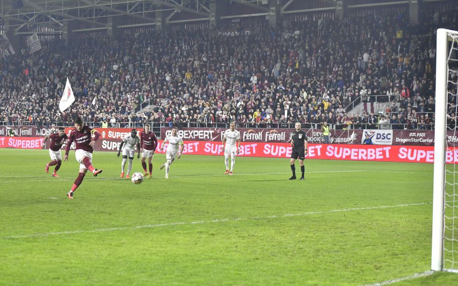 arbitrul Cătălin Popa a comis erori uriașe la meciul Rapid - CFR Cluj, scor 2-1. FOTO: Cristi Preda Vânzătorul de gogoși