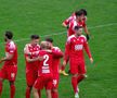 6 detalii de la Dinamo - Dumbrăvița: s-a schimbat playlistul din vestiar, rezervele au făcut hora bucuriei + ce le-au cerut fanii jucătorilor la final