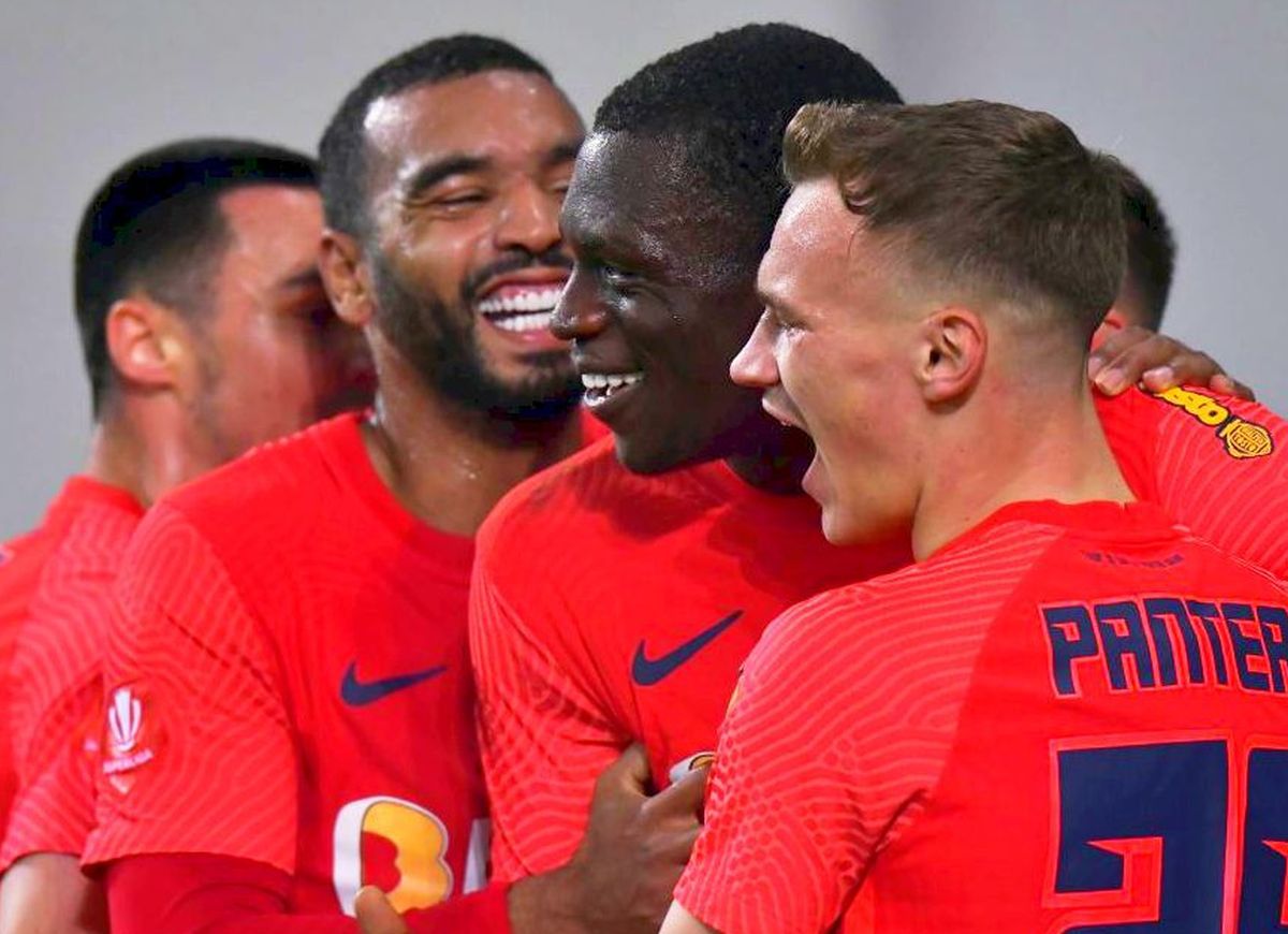 În control cu Pintilii » FCSB a limpezit rapid duelul cu echipa-comedie a lui Napoli și a urcat pe loc de play-off » Clasamentul ACUM