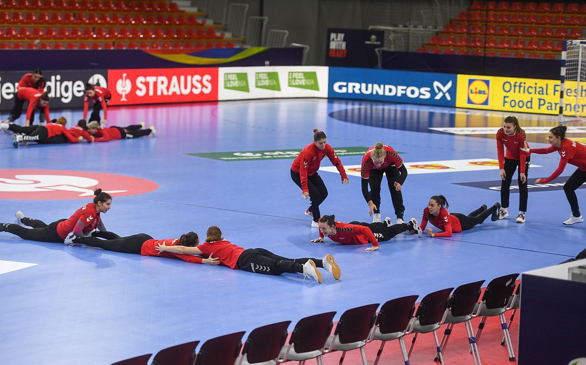 Probleme pentru naționala României: „Crina Pintea a fost foarte răcită, Lorena Ostase are fisură la deget”