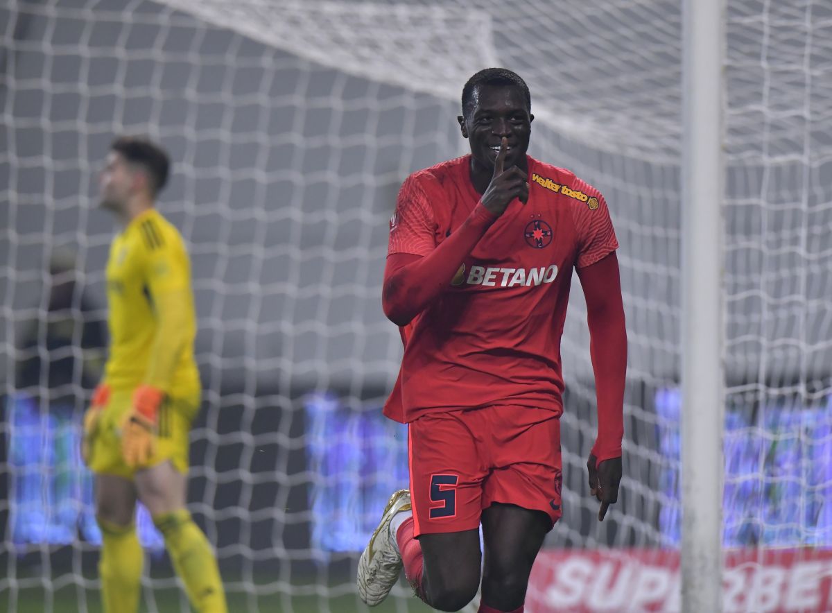 În control cu Pintilii » FCSB a limpezit rapid duelul cu echipa-comedie a lui Napoli și a urcat pe loc de play-off » Clasamentul ACUM