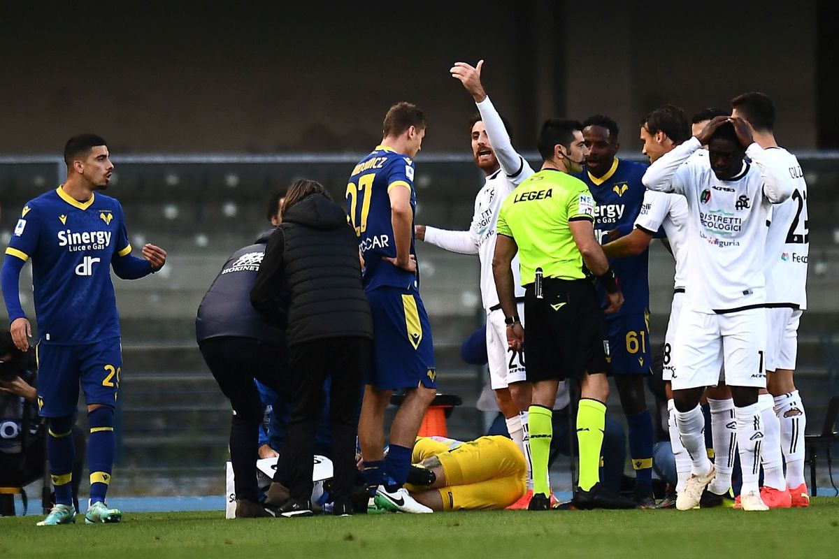 Un fotbalist din Serie A a suferit o accidentare horror și ratează Mondialul din Qatar: imagini dure