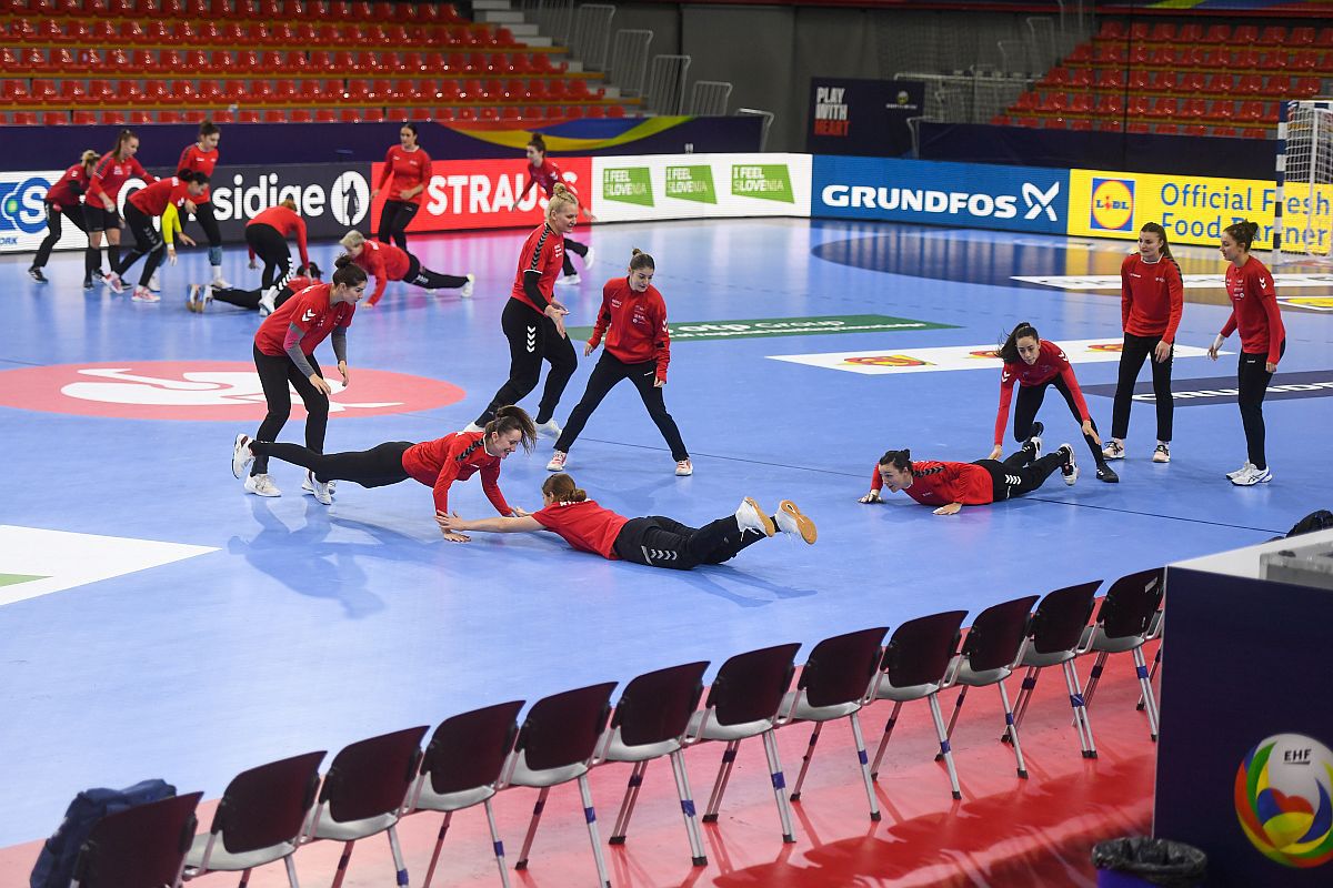 Probleme pentru naționala României: „Crina Pintea a fost foarte răcită, Lorena Ostase are fisură la deget”