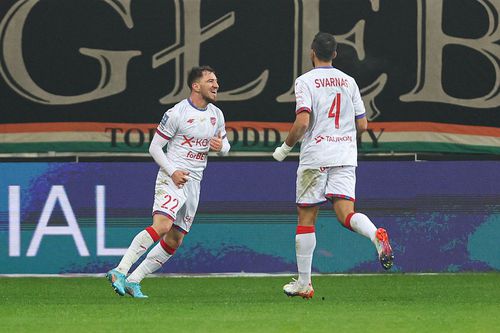 Sâmbătă, Deian Sorescu (25 de ani, extremă dreapta) a reușit un gol superb pentru Rakow în runda #17 din campionatul Poloniei, în victoria din deplasare cu Zaglebie, scor 2-1.