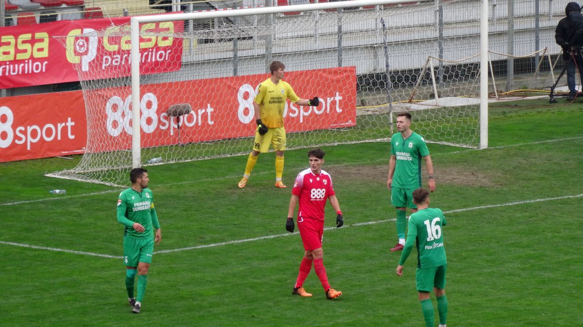 6 detalii de la Dinamo - Dumbrăvița: s-a schimbat playlistul din vestiar, rezervele au făcut hora bucuriei + ce le-au cerut fanii jucătorilor la final