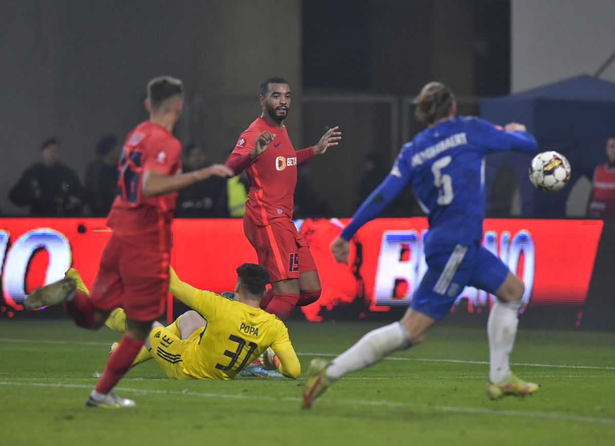 Situație stranie la FCU Craiova - FCSB: sunt adversari, dar dorm împreună!